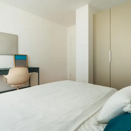 Business & Family Ambiente アパート *